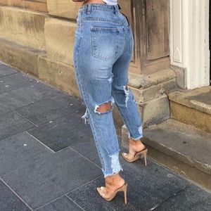 FemmeLuxe Light Wash Vintage Distressed Jeans - Lina 👖